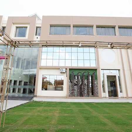 Oyo 48501 Dayal Regency Hotel Hapur Kültér fotó